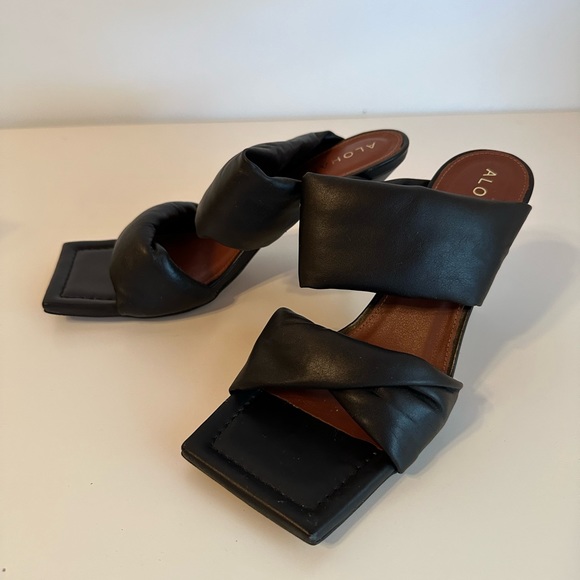 Alohas black leather sandals - Picture 1 of 9